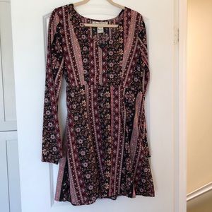 Belled sleeves mini dress